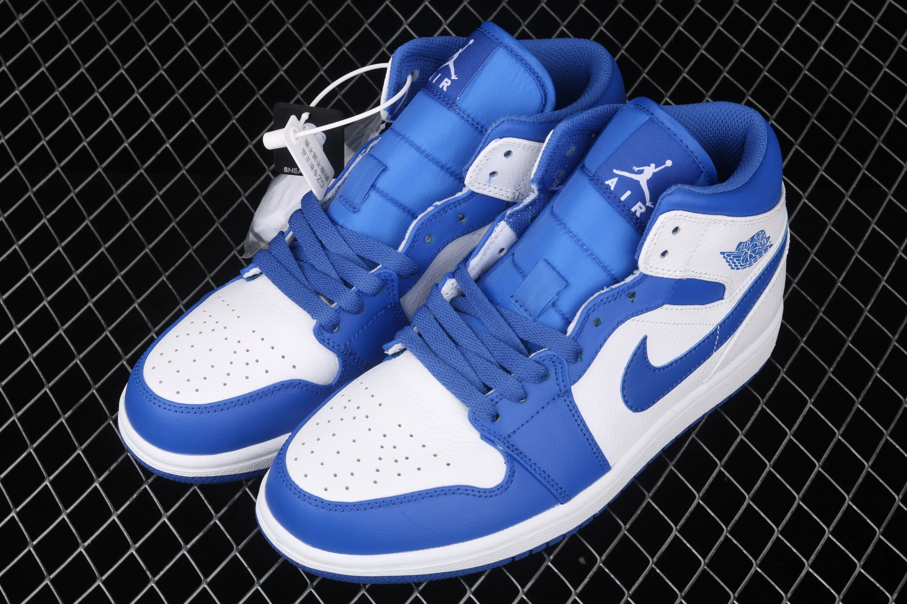 All categories Air Jordan Jordan series basketball shoes Air Jordan 1 Mid Air Jordan Mid AJ1 Joe 1 white and blue Little Lightning Zhongbang series basketball shoes 554724-114